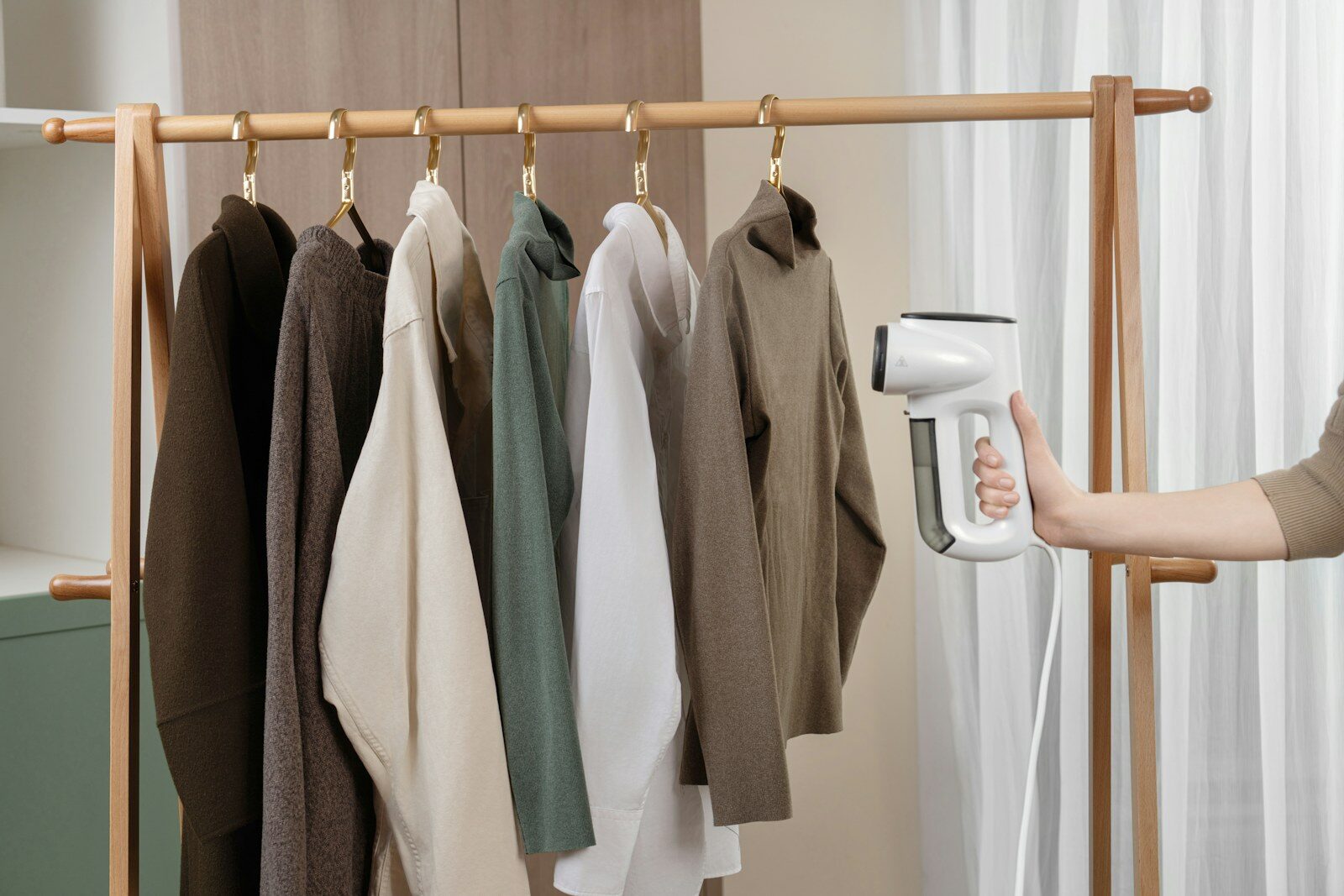 Best handheld garment steamers in Canada laundry clothing context