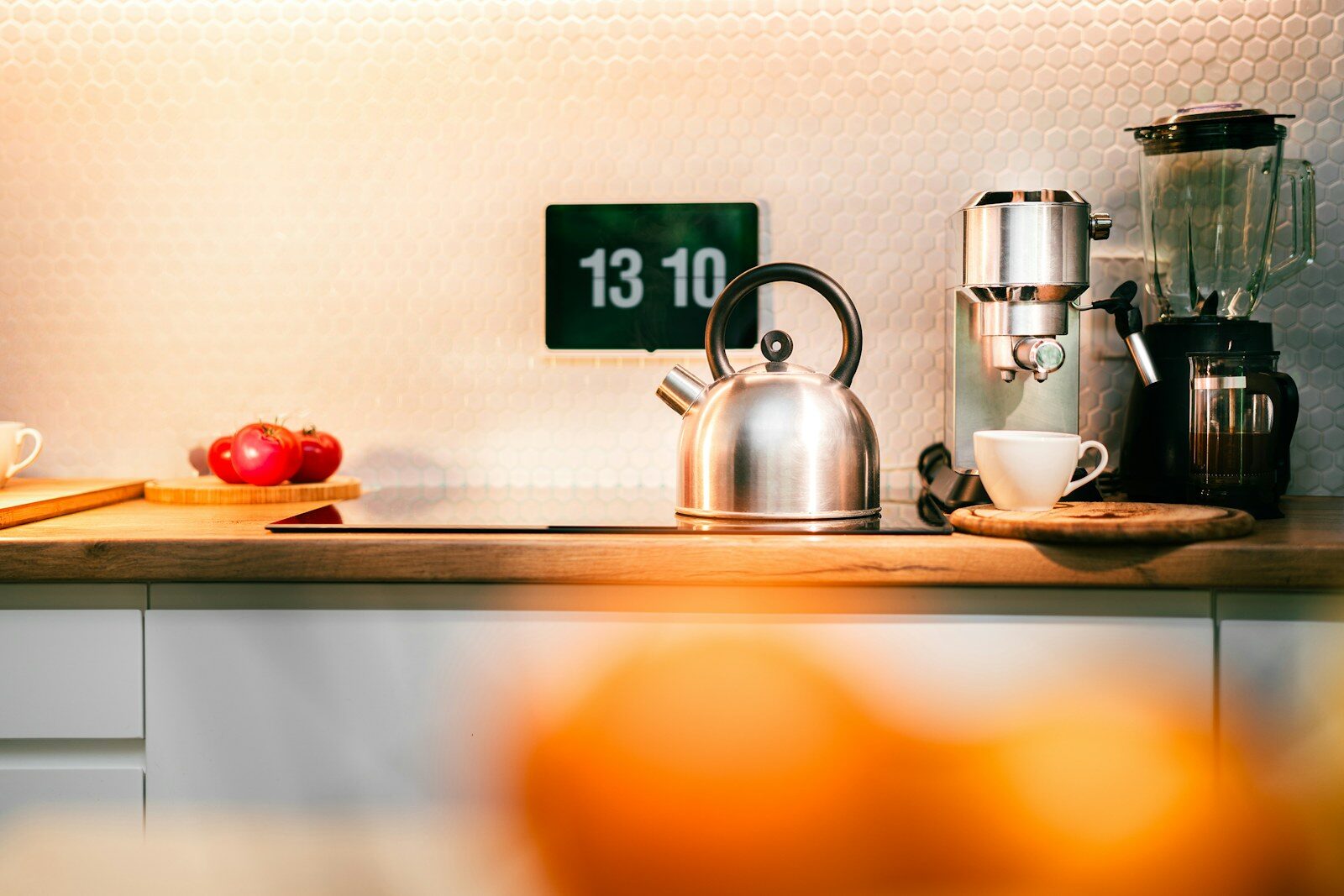 Best 1.7 L variable-temperature electric kettles in Canada kitchen kettle context