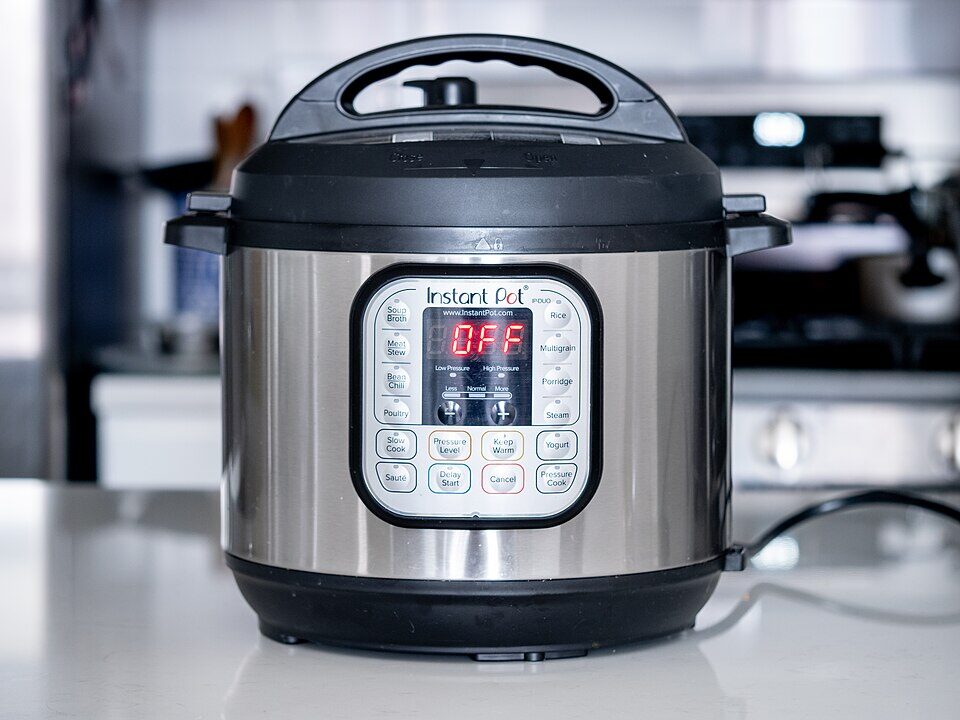 Instant Pot Duo vs Duo Plus vs Pro in Canada 6-quart multi-cooker comparison