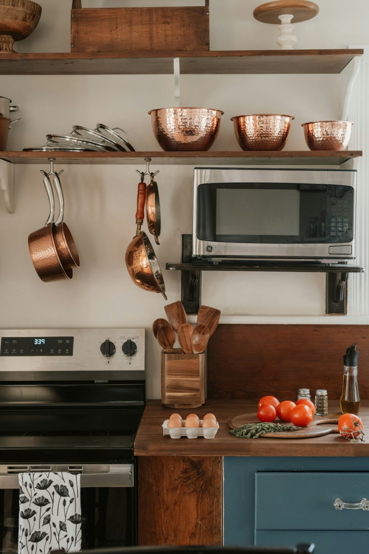 Cooking prep context for comparing digital kitchen thermometer temperature ranges