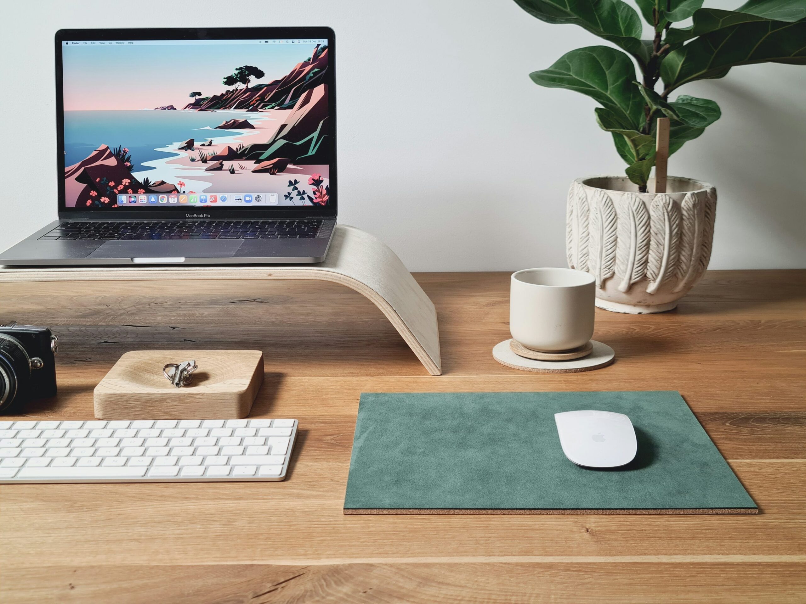 Best Laptop Stands in Canada: Rain Design mStand vs Twelve South Curve vs Nulaxy C3