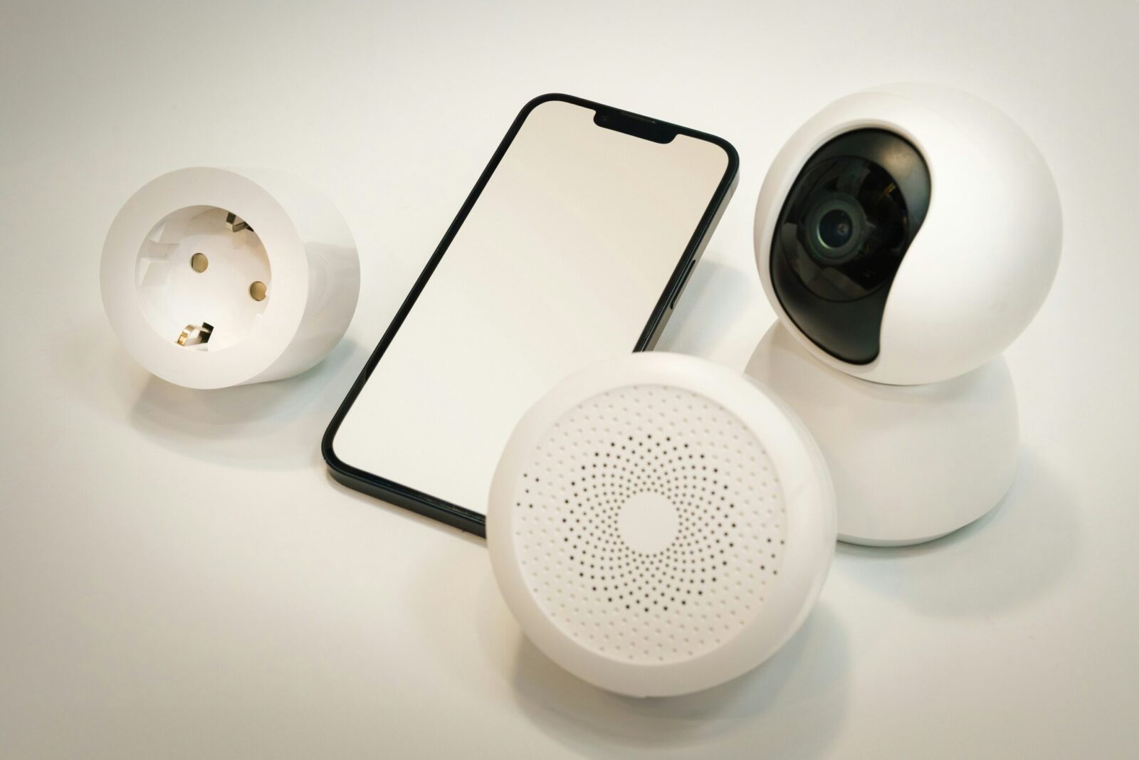 Tapo C210 vs eufy E220 in Canada smart home indoor security camera setup