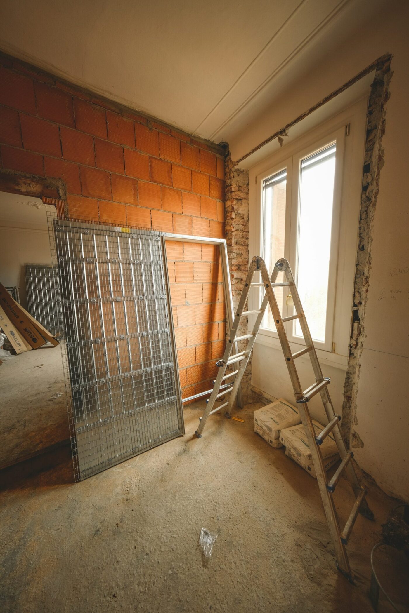 Renovation room context for comparing laser measuring tool range and setup