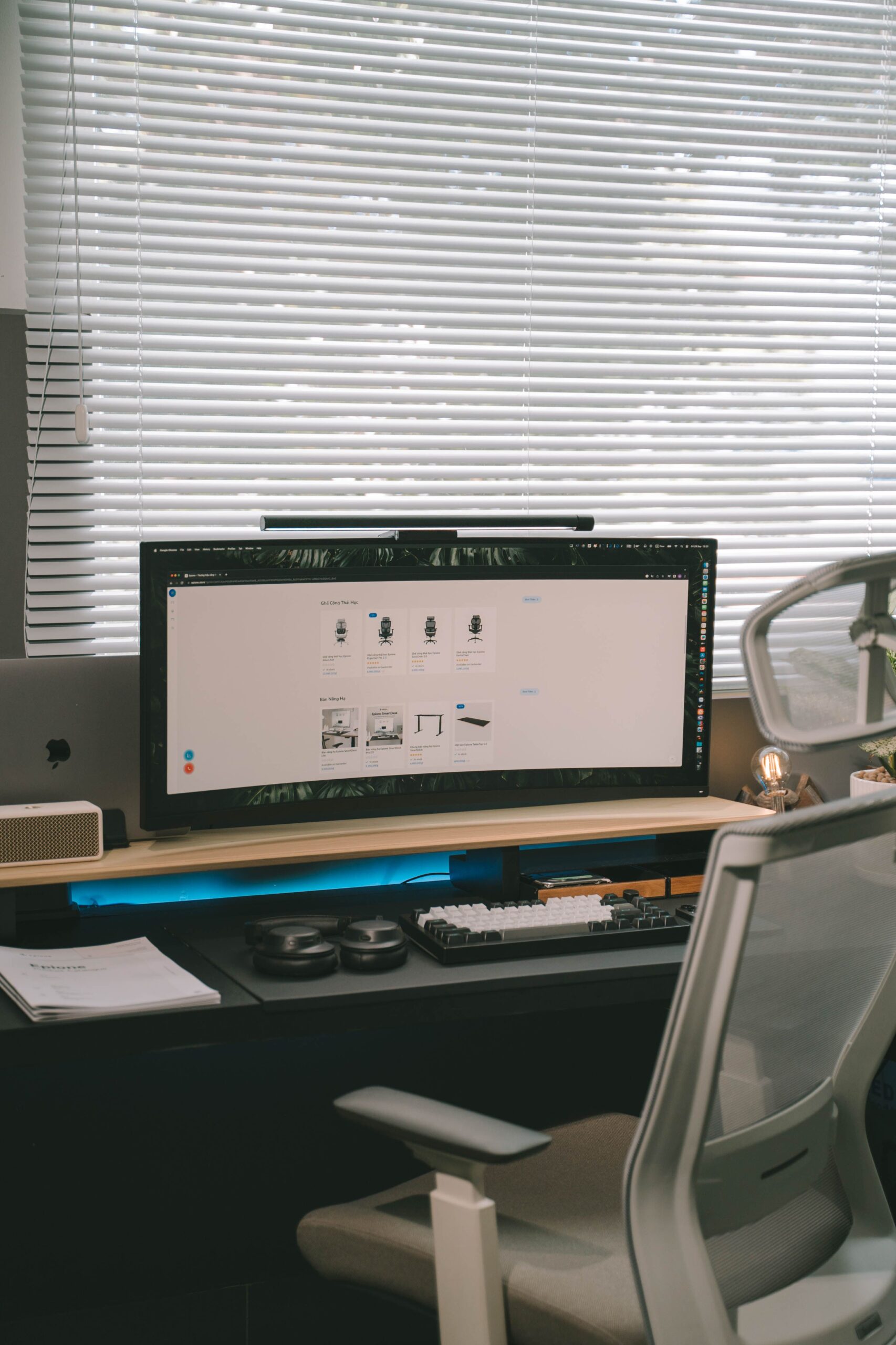 BenQ ScreenBar Halo 2 vs Quntis monitor light bar in Canada desk setup
