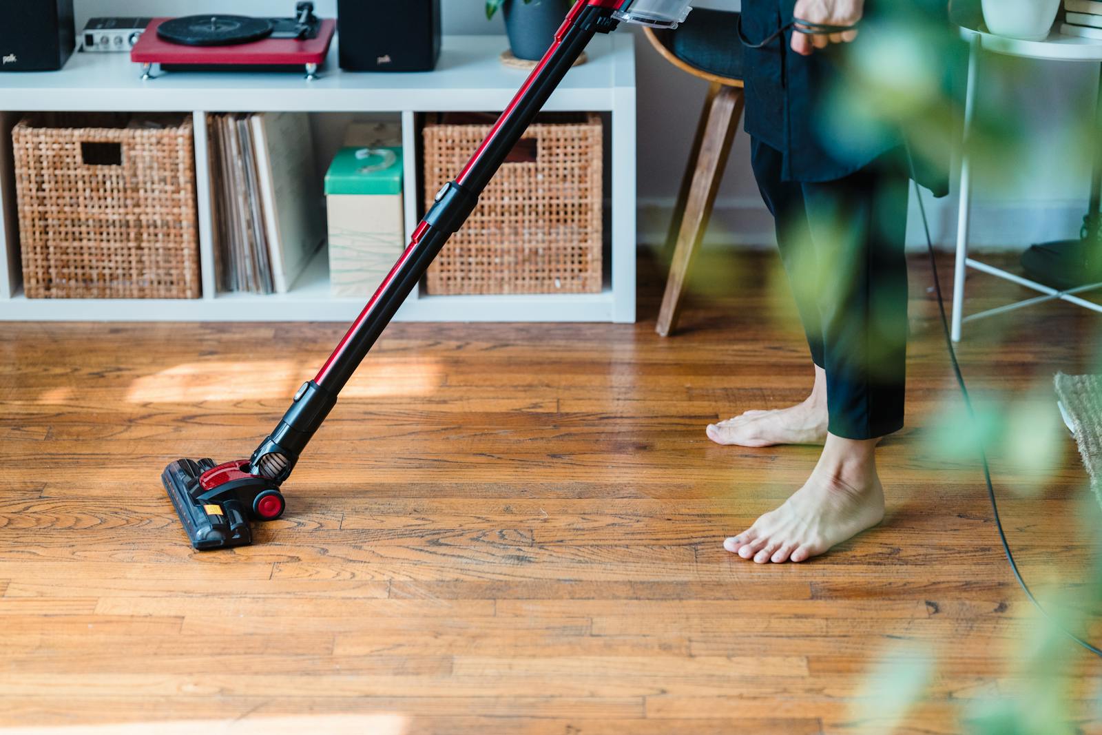 BISSELL Featherweight vs Eureka Blaze in Canada: Which Corded Stick Vacuum Fits Quick Cleanups?