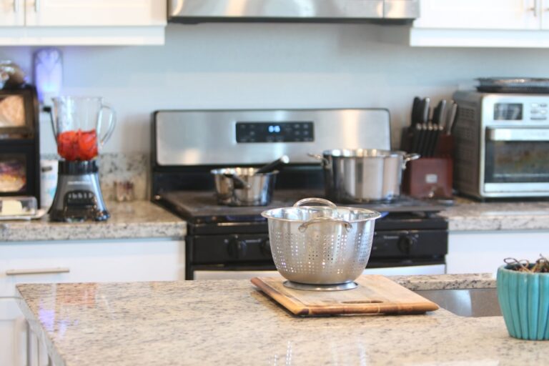 OXO 11 lb Food Scale vs Escali Primo in Canada kitchen measuring context