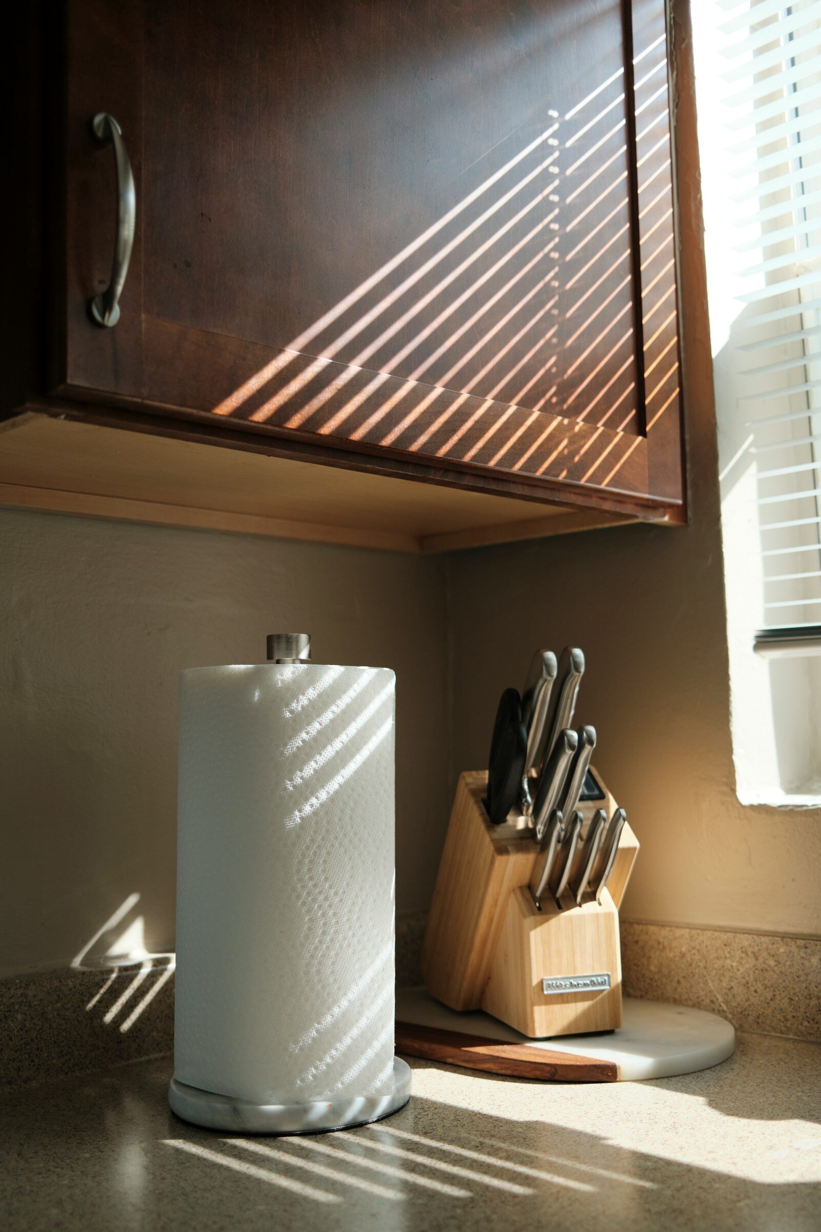 Manual knife sharpeners in Canada kitchen counter context with cutting board and knife holder