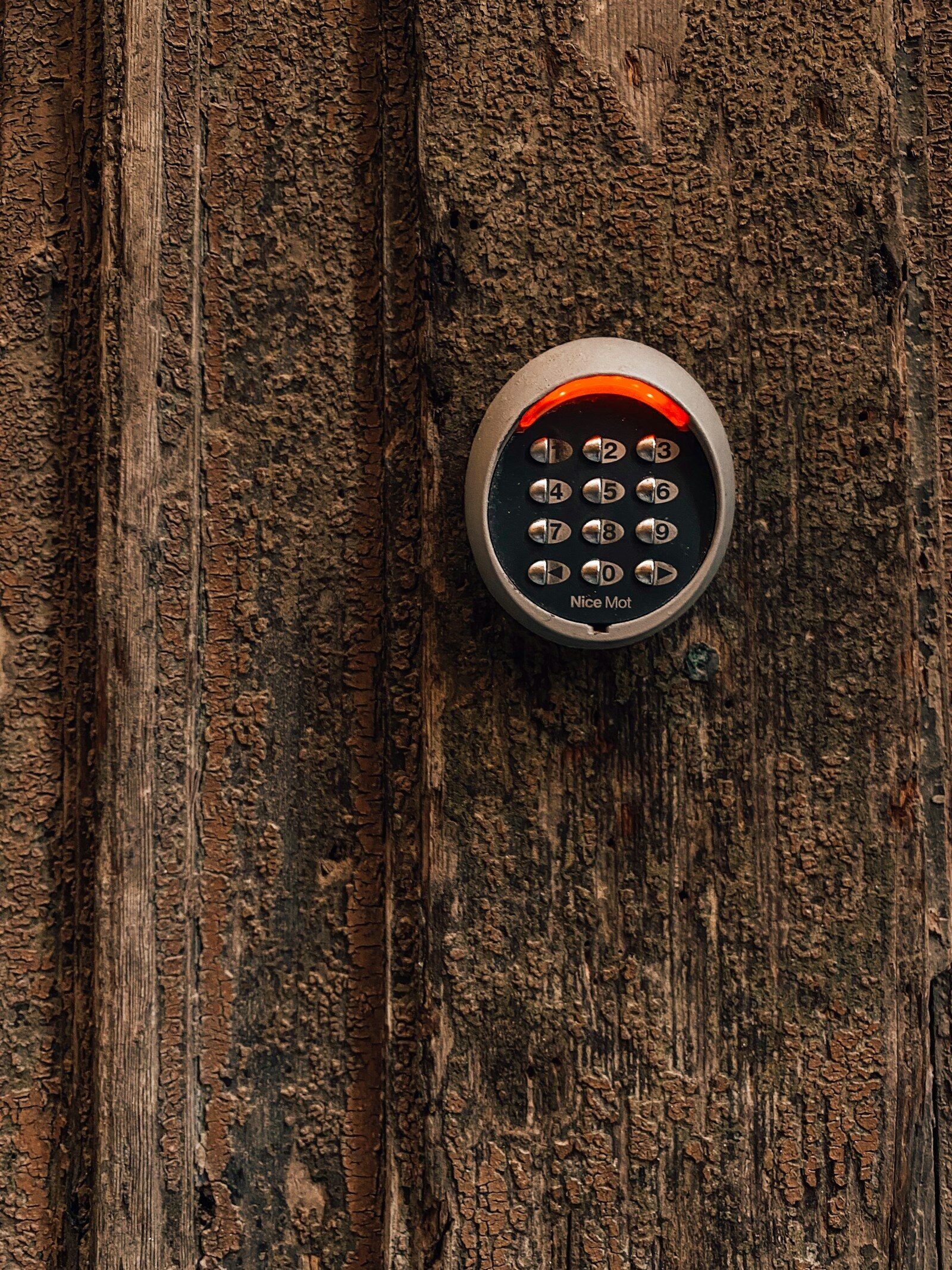 Smart deadbolt locks in Canada electronic lock close-up for front-door buying guide